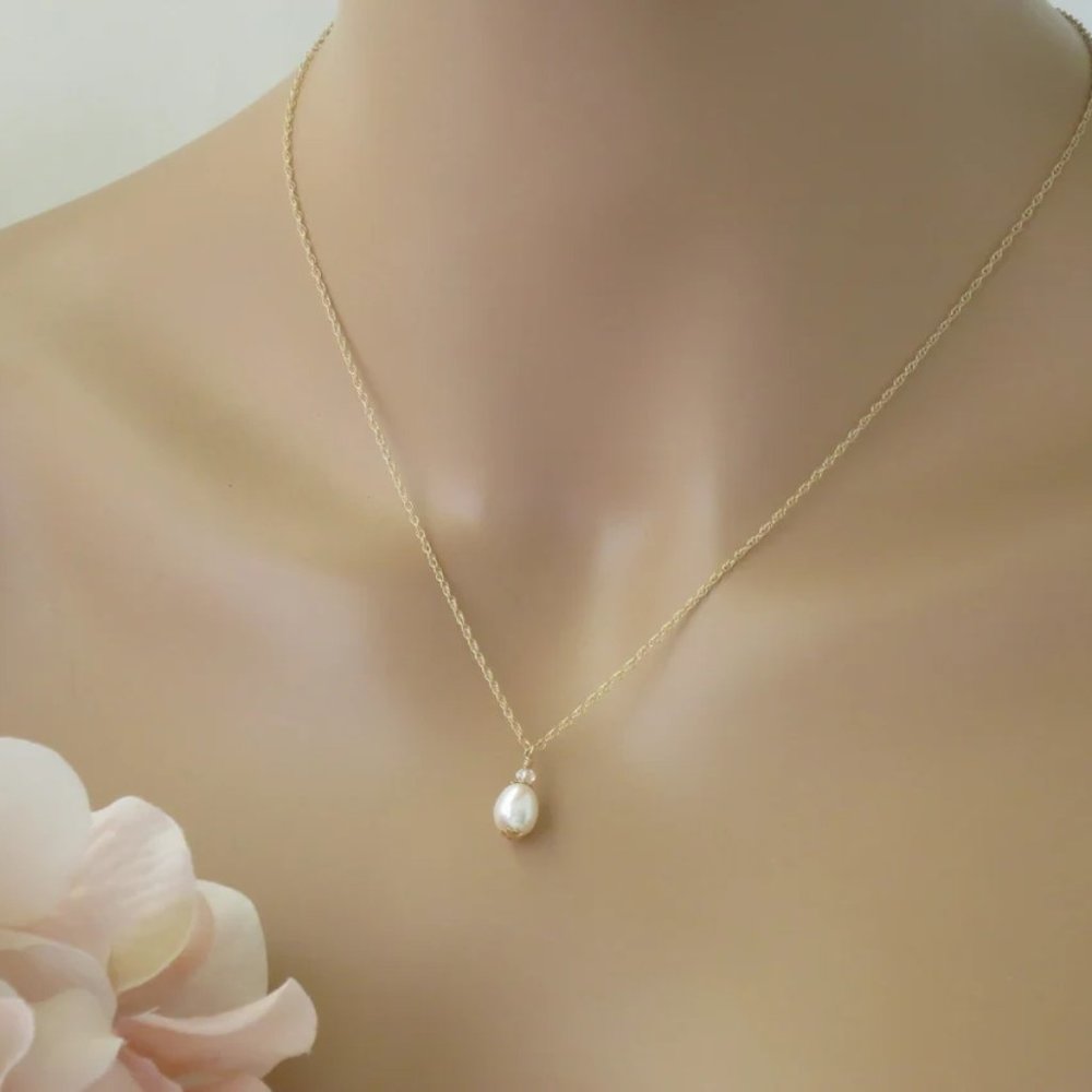 Pearl backdrop necklace Simple pearl necklace Bridal back necklace Gold bridal n